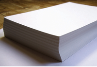 Papierstapel aus rein weißem Papier