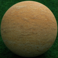 Sandstein in Form einer Kugel