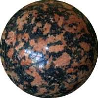 Rapakiwi-Granit in Kugelform