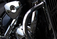 Detailaufnahme eines Motorrades von vorne - Licht und Teile des Motorblocks